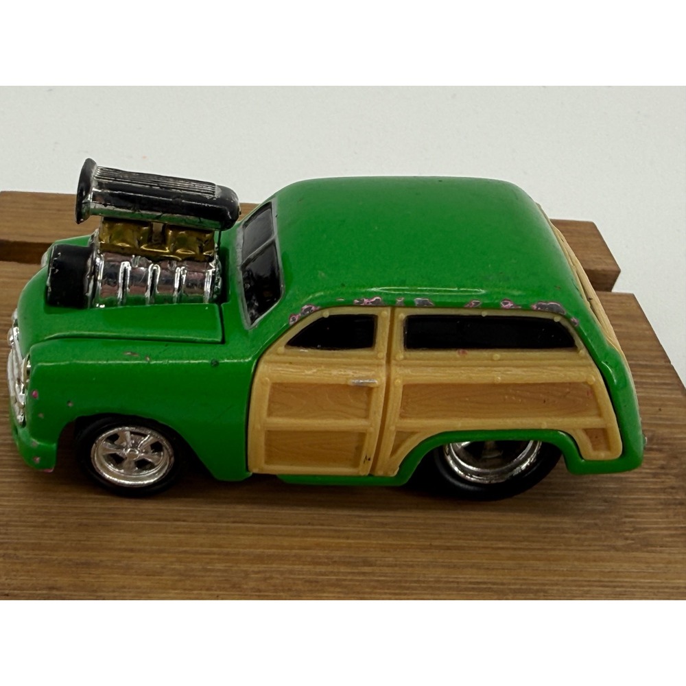 Funline Muscle Machines Woody Wagon 1:64 Diecast Green Hot Rod Exposed Engine